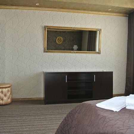 Panoramic View Apartment Poznyaky เคียฟ ภายนอก รูปภาพ